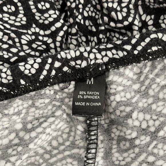 2pc sleep wear. Black and white. Size Medium. - Picture 4 of 4